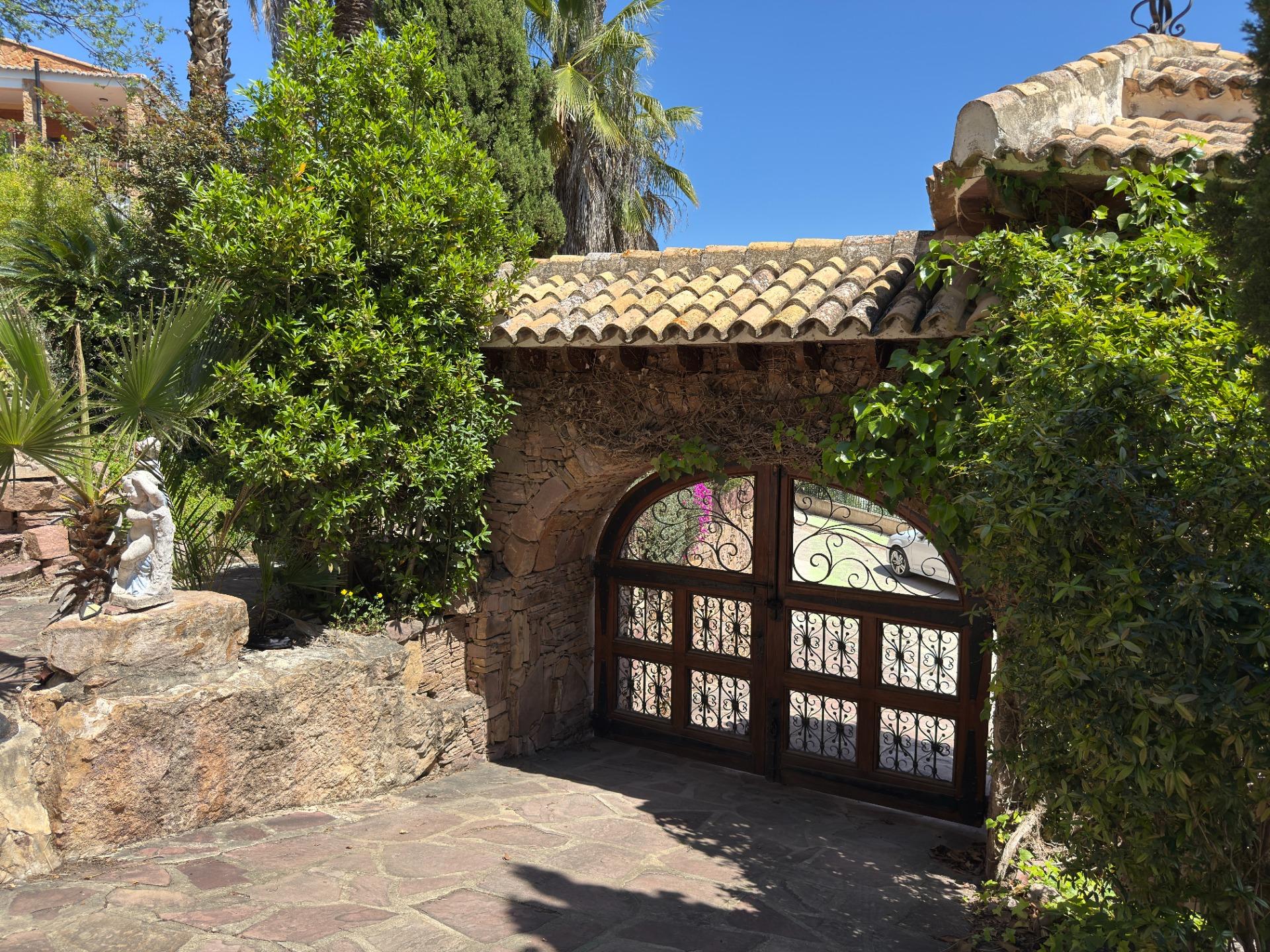 DP-04-2430-14 Villa for sale in Naquera