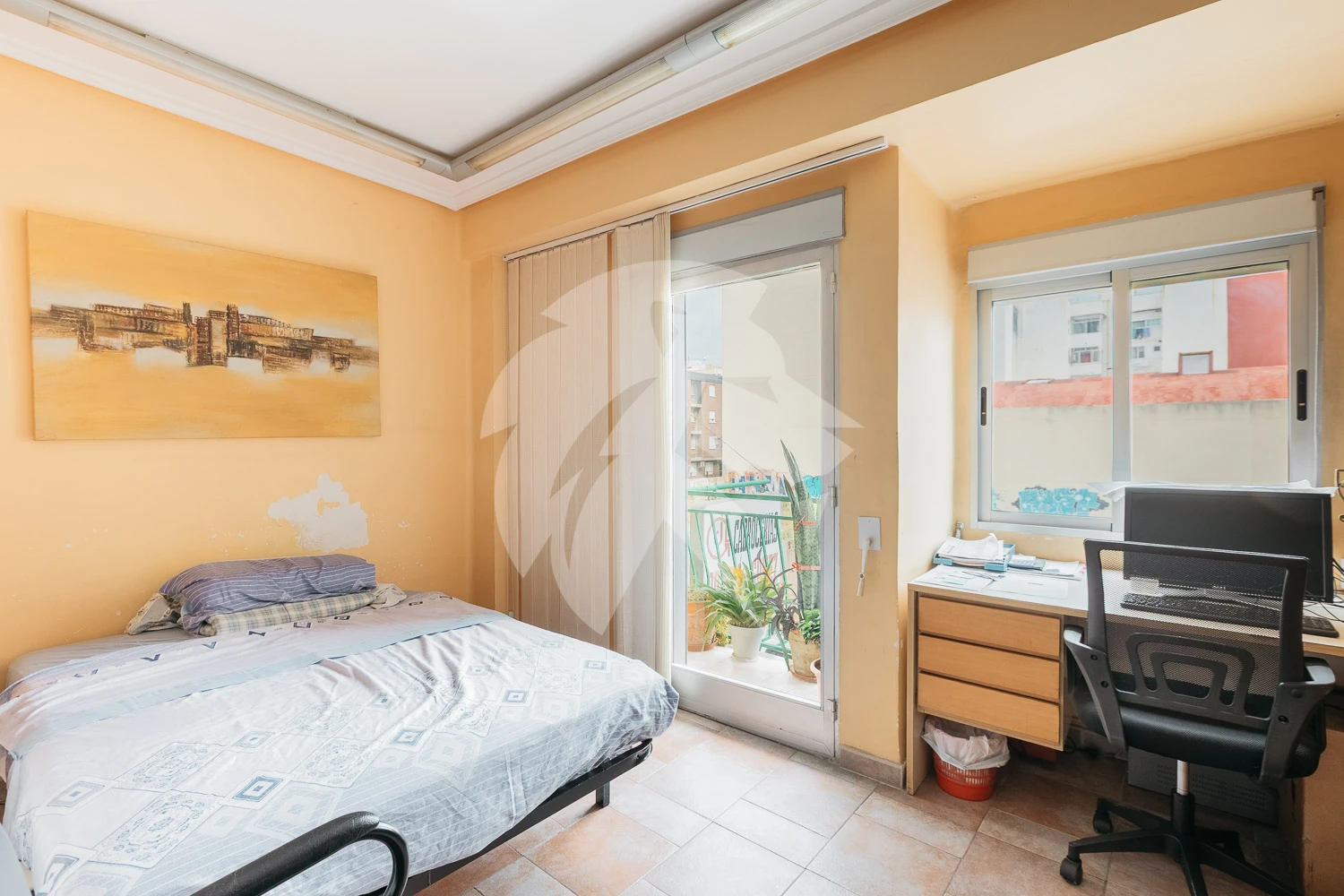 Large apartment with elevator – renovation needed Valencia city