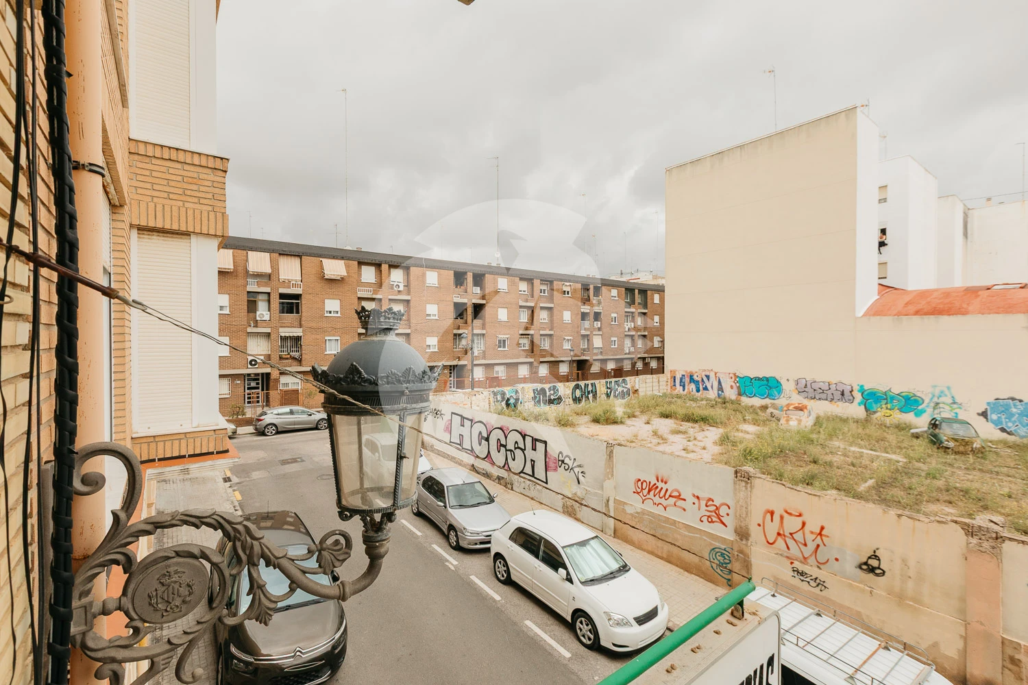 Large apartment with elevator – renovation needed Valencia city