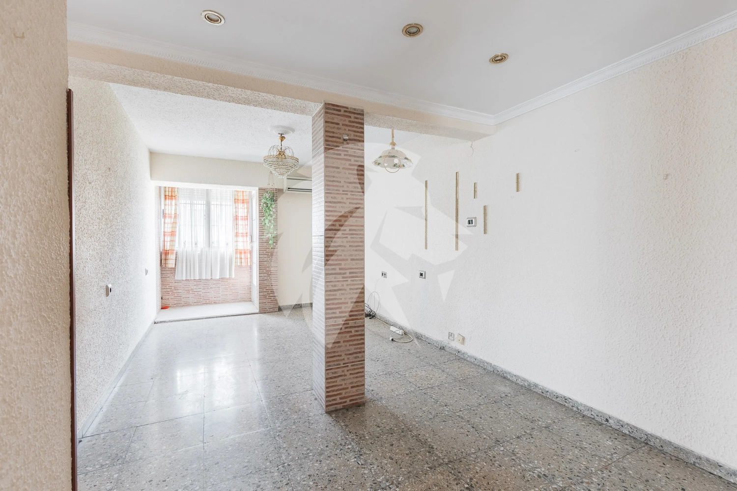 Bright corner apartment with 3 bedrooms in a prime location Valencia – Patraix