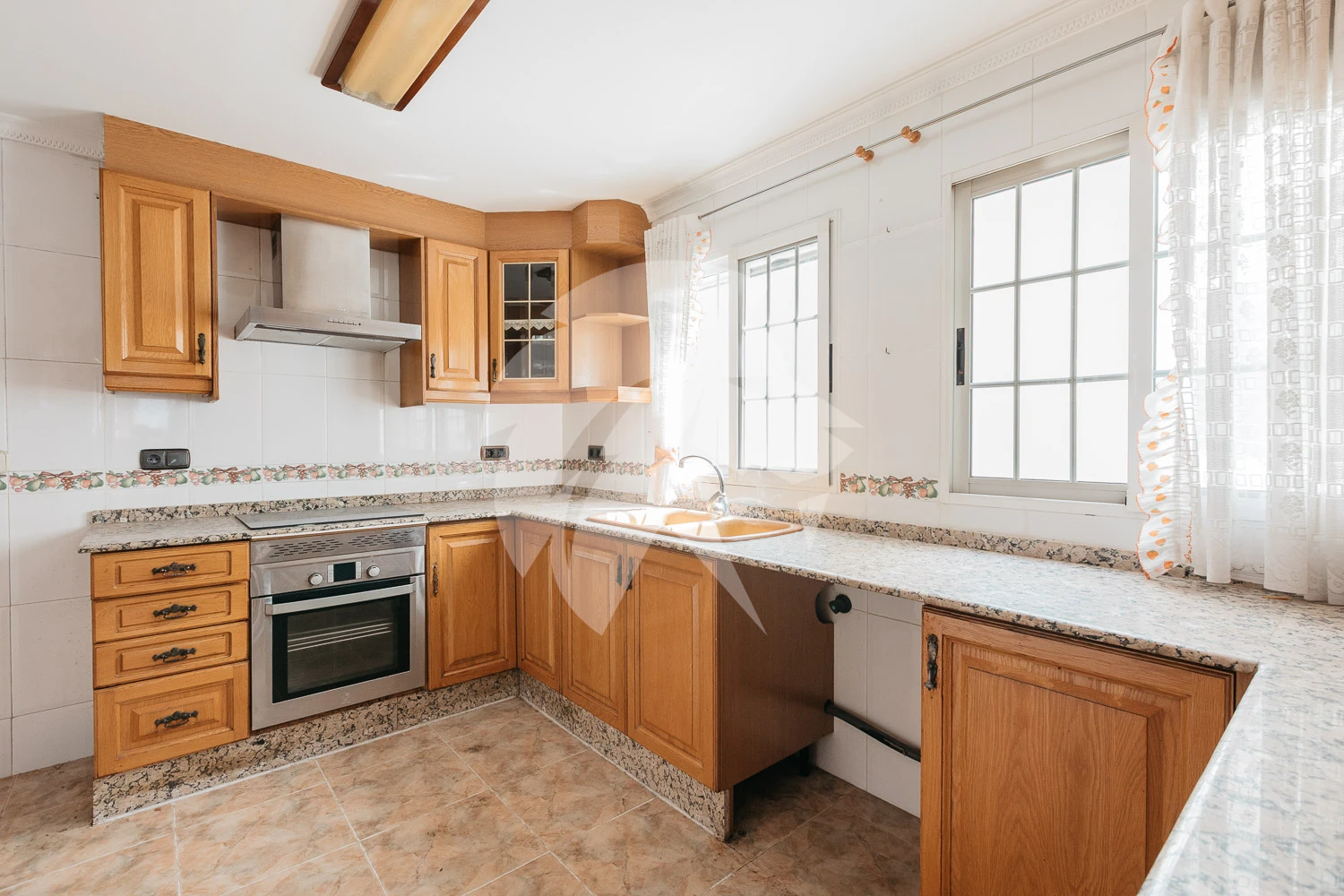 Bright corner apartment with 3 bedrooms in a prime location Valencia – Patraix