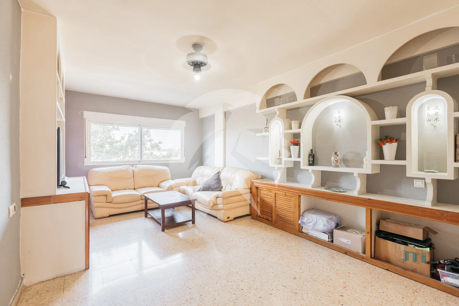 Bright three-room apartment with balcony in Valencia – Patraix