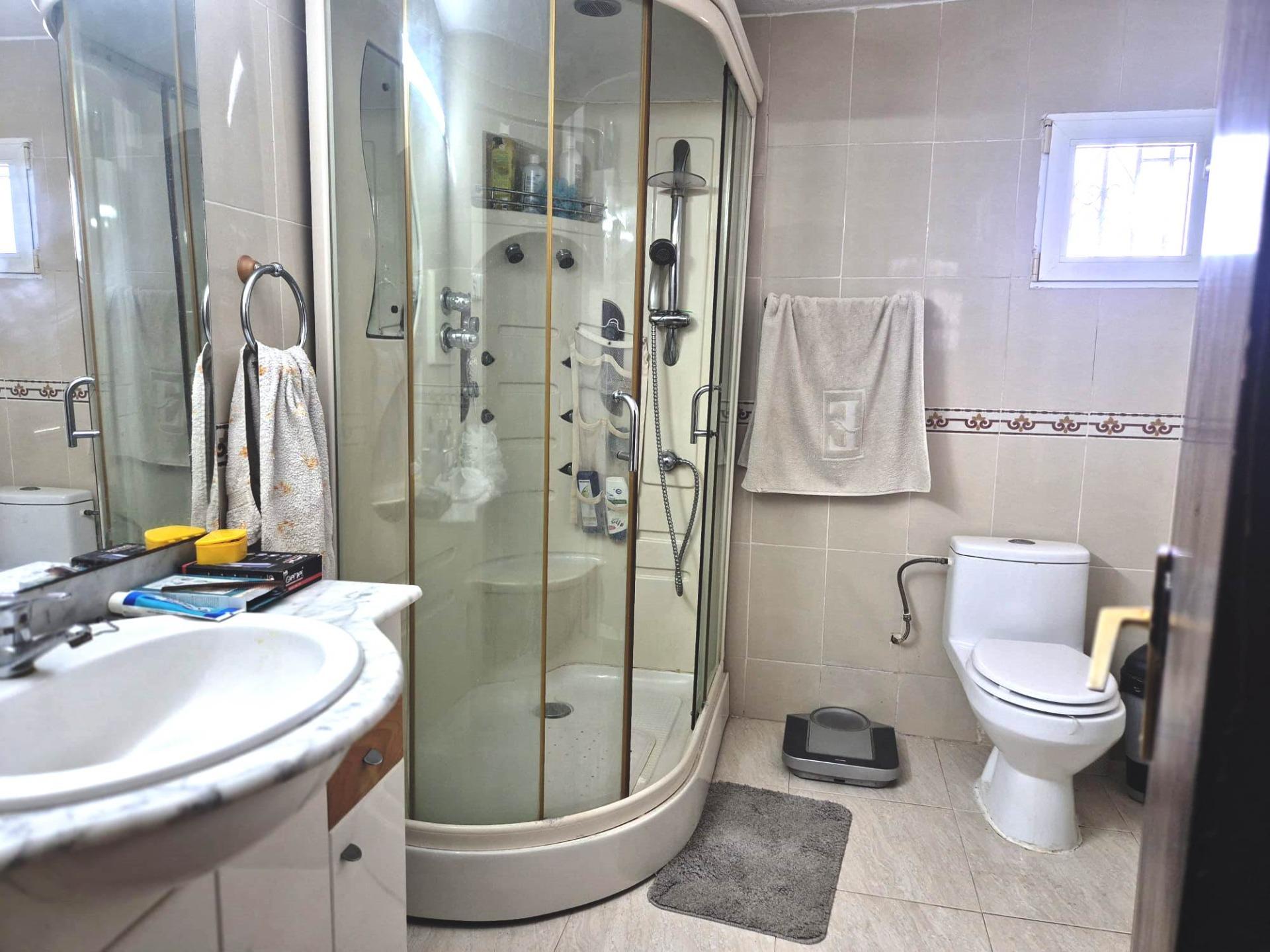 Charming villa with swimming pool and generous plot in Lliria
