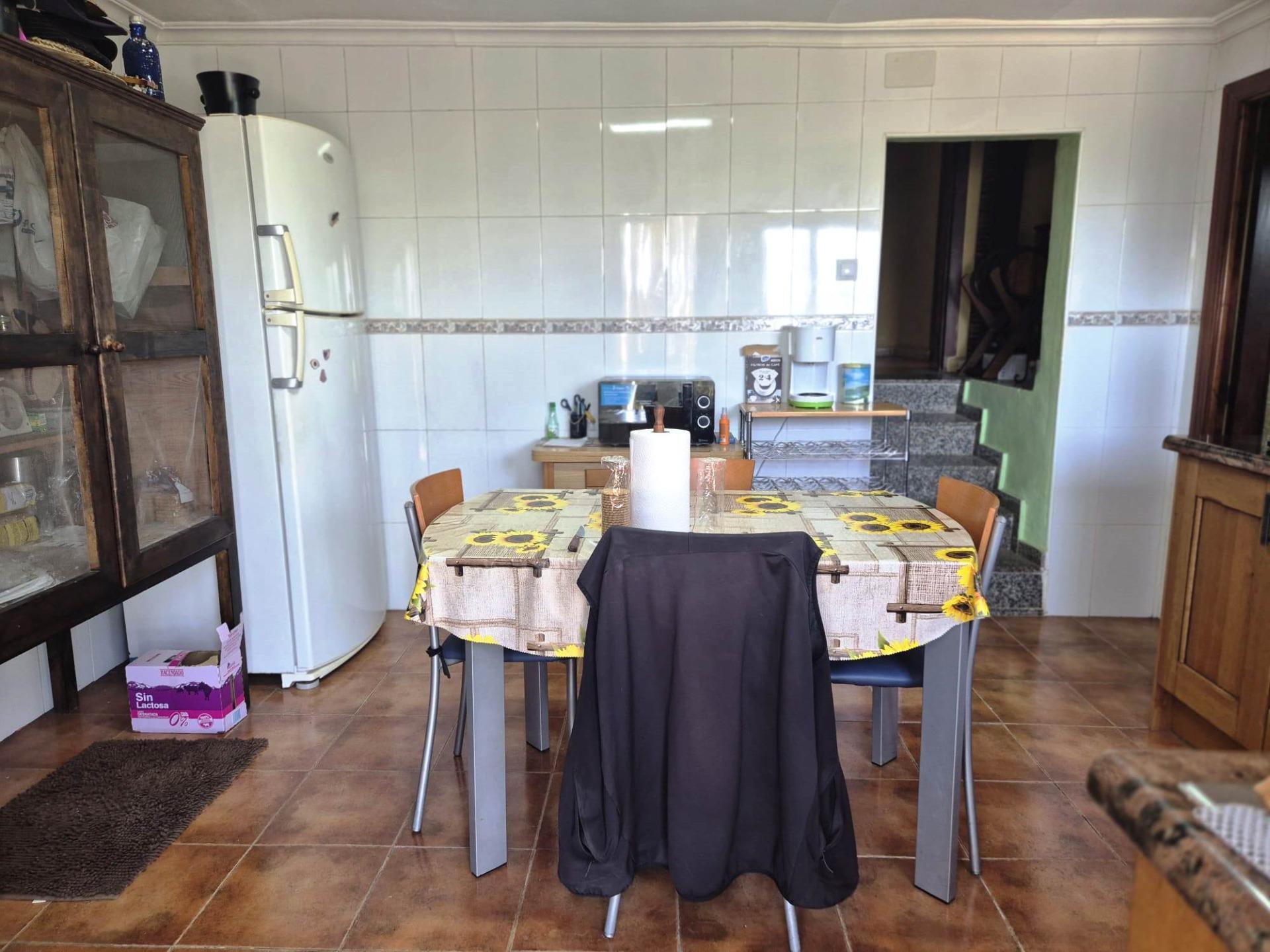Charming villa with swimming pool and generous plot in Lliria