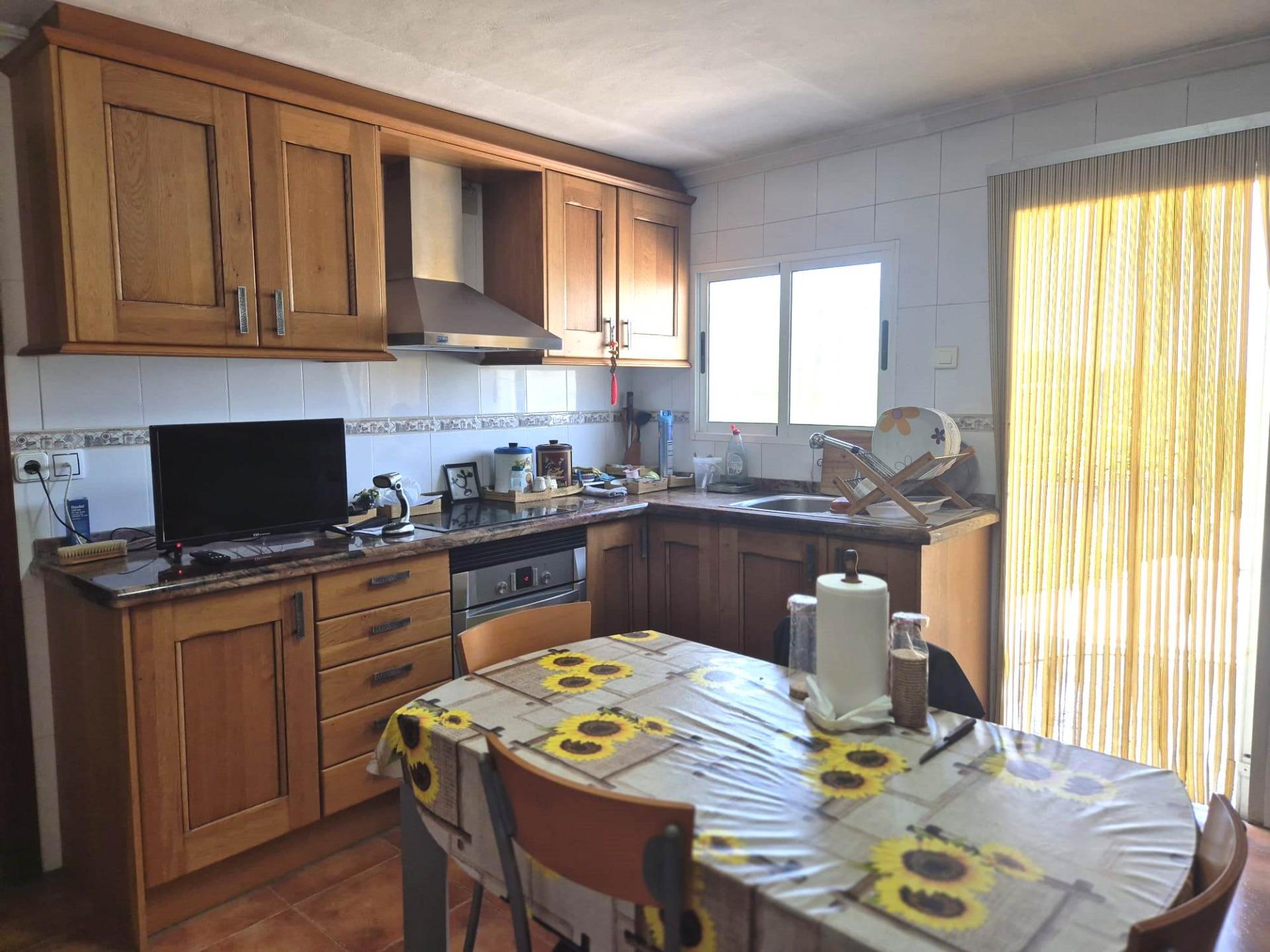 Charming villa with swimming pool and generous plot in Lliria