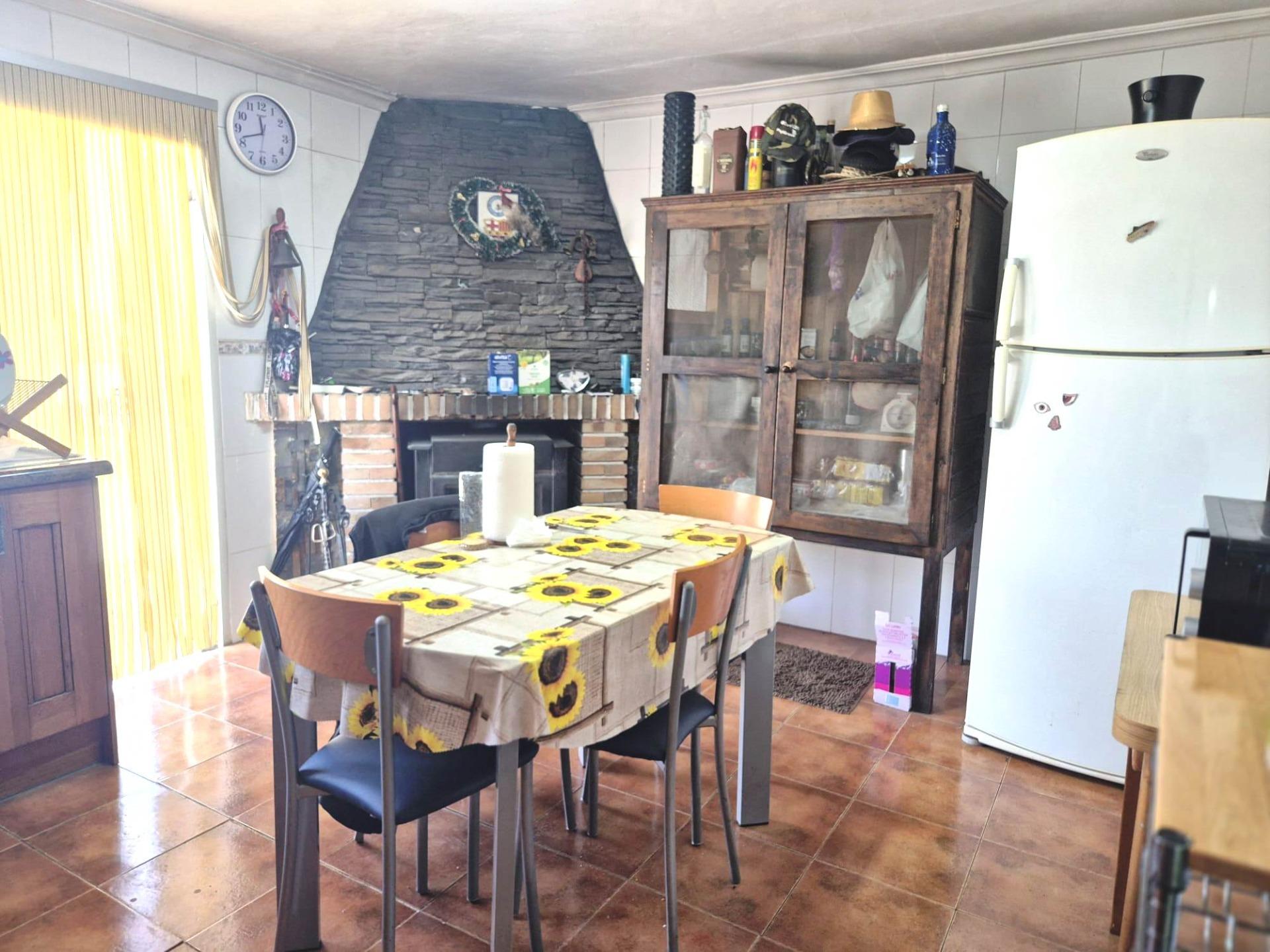 Charming villa with swimming pool and generous plot in Lliria