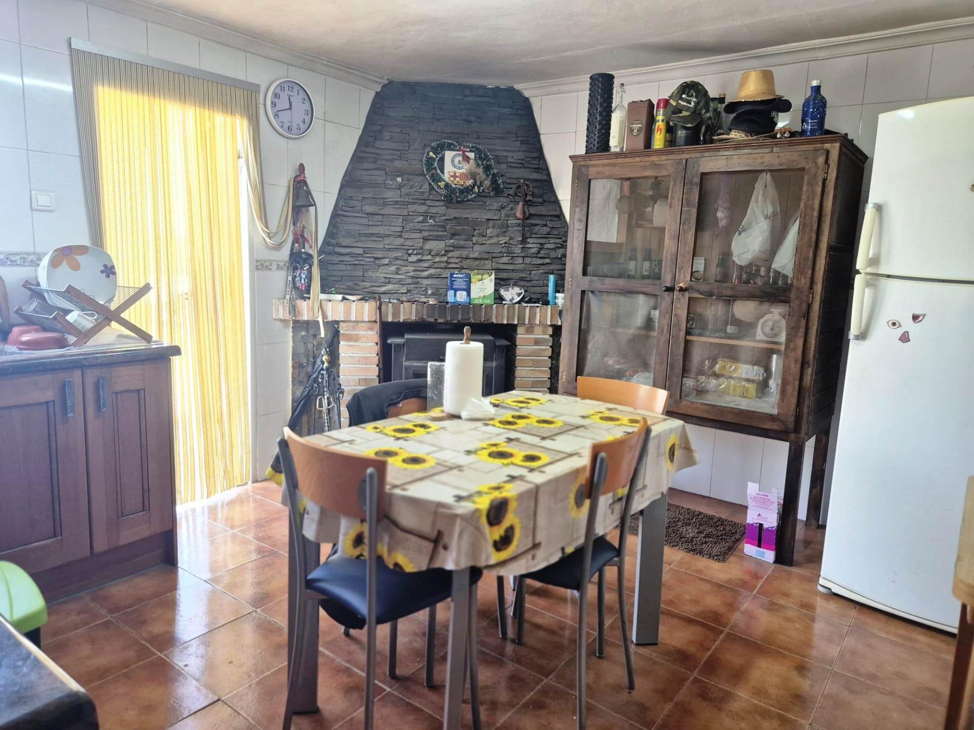 Charming villa with swimming pool and generous plot in Lliria