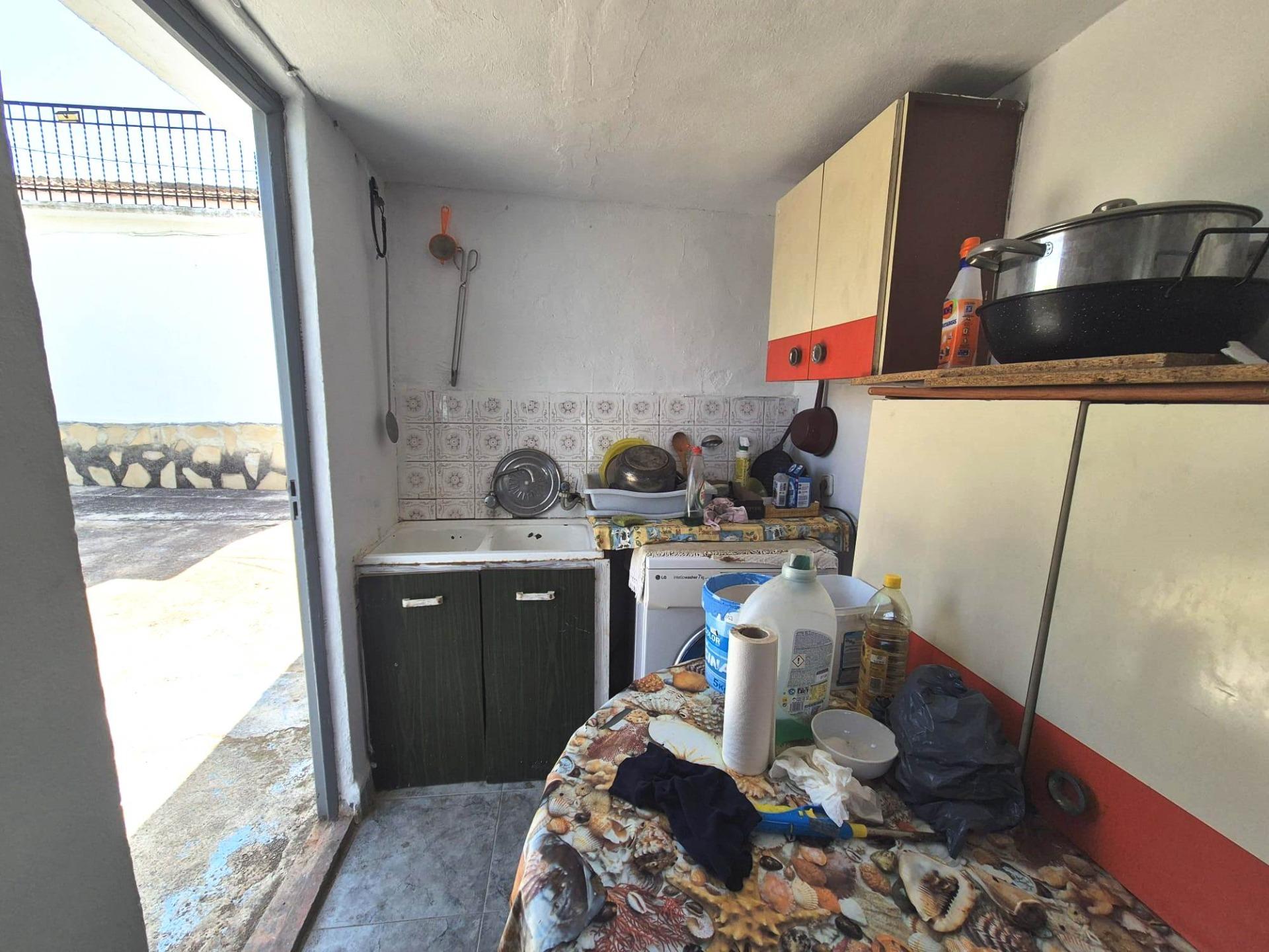 Charming villa with swimming pool and generous plot in Lliria