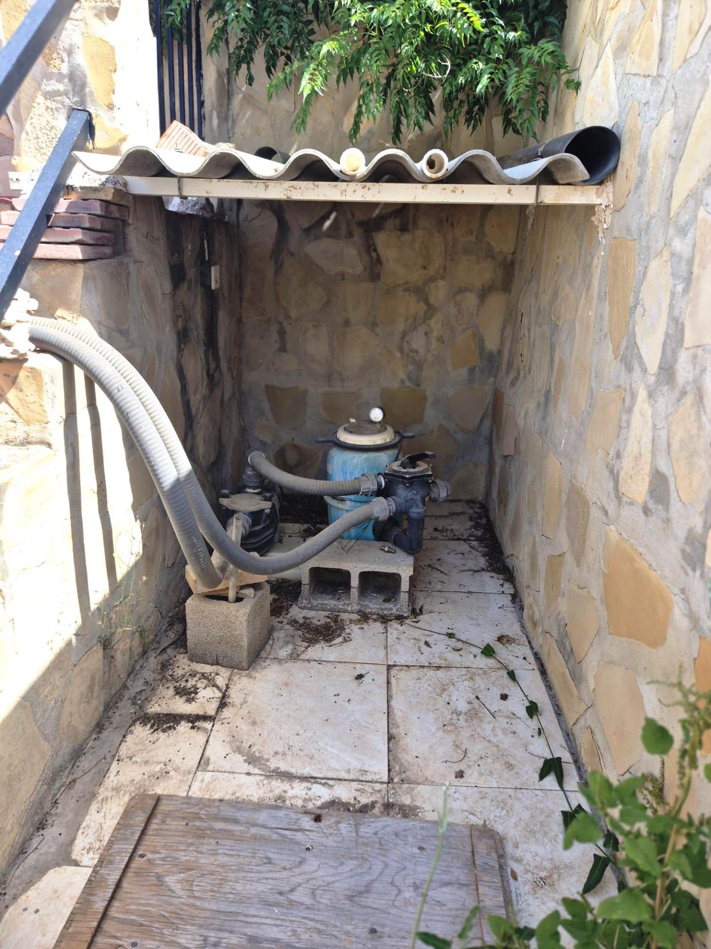 Charming villa with swimming pool and generous plot in Lliria