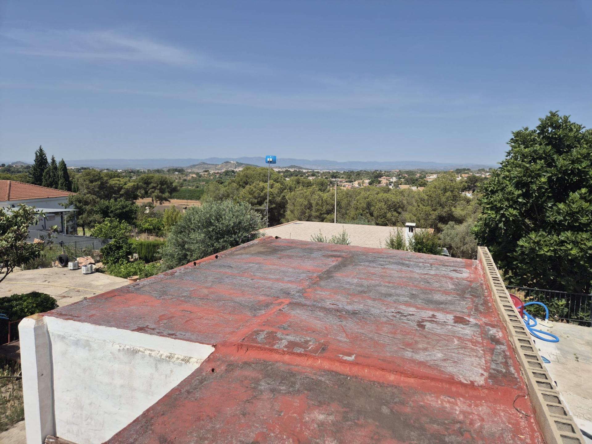 Charming villa with swimming pool and generous plot in Lliria
