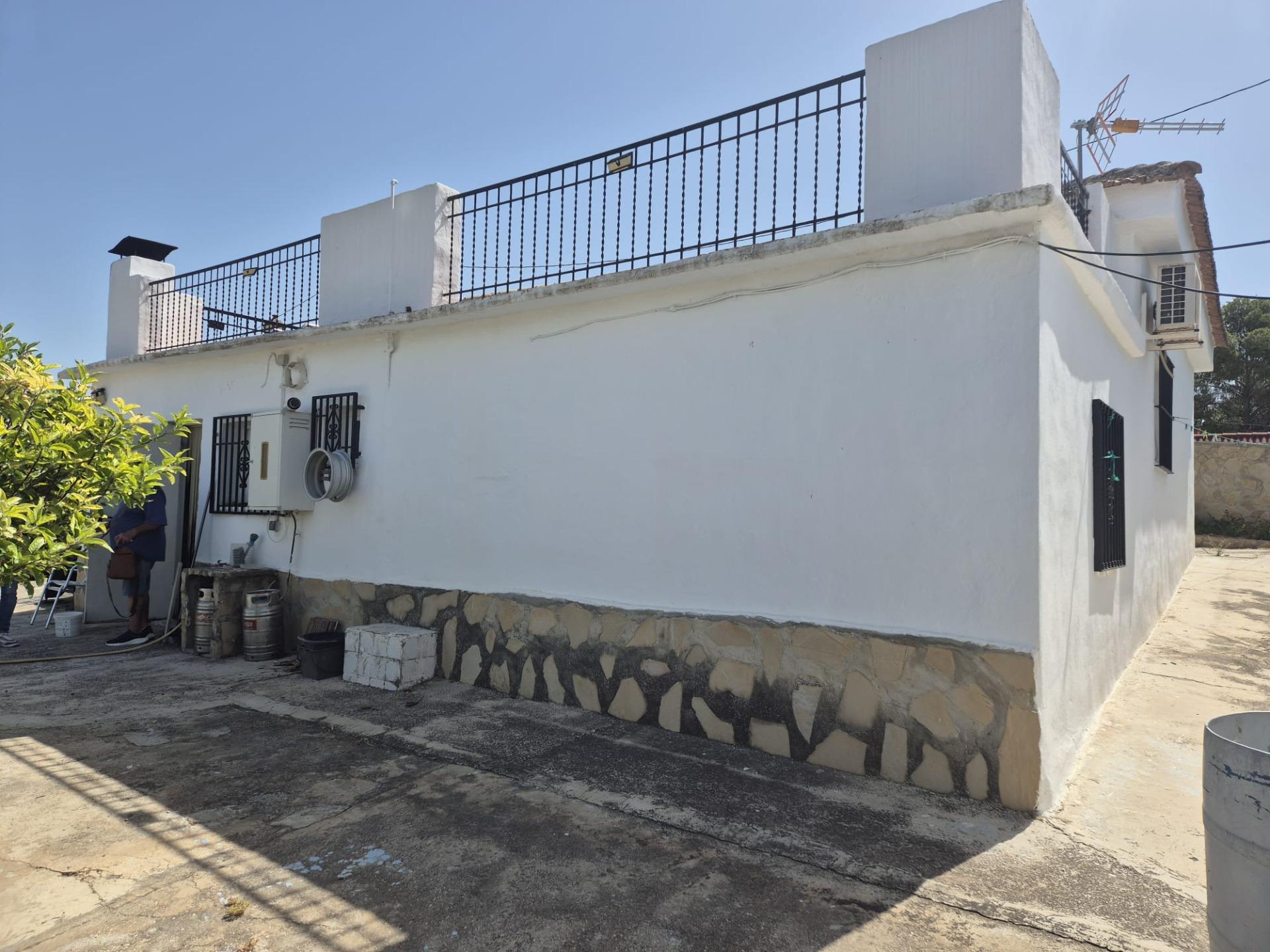 Charming villa with swimming pool and generous plot in Lliria