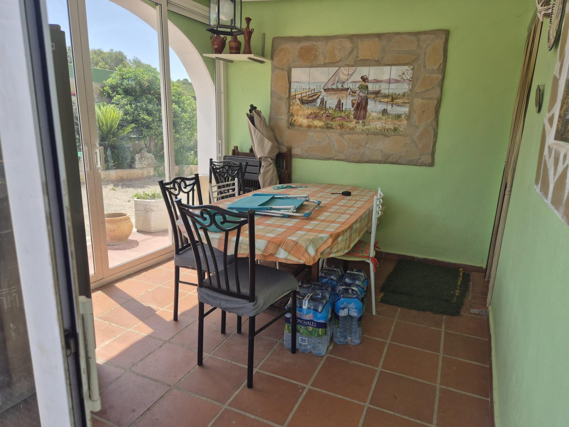 Charming villa with swimming pool and generous plot in Lliria