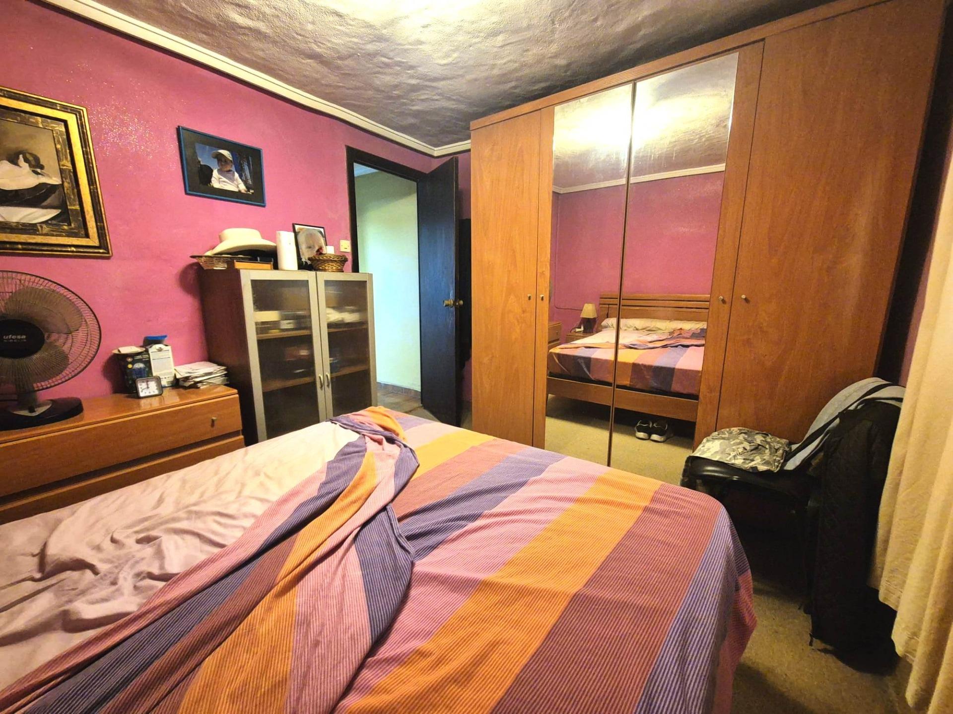 Charming villa with swimming pool and generous plot in Lliria