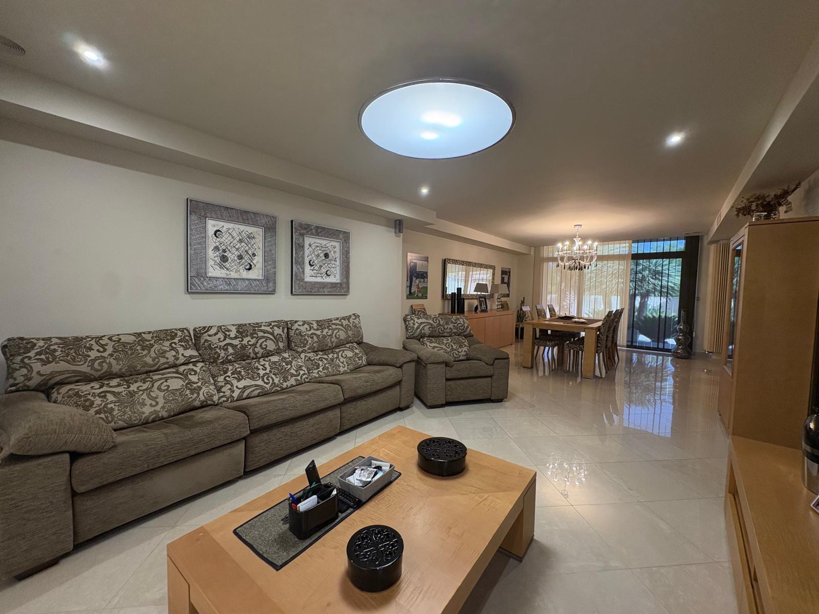 Villa for sale in La Pobla de Vallbona