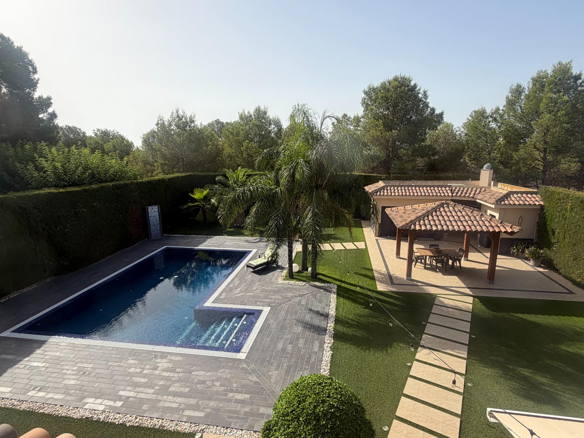 Villa for sale in La Pobla de Vallbona