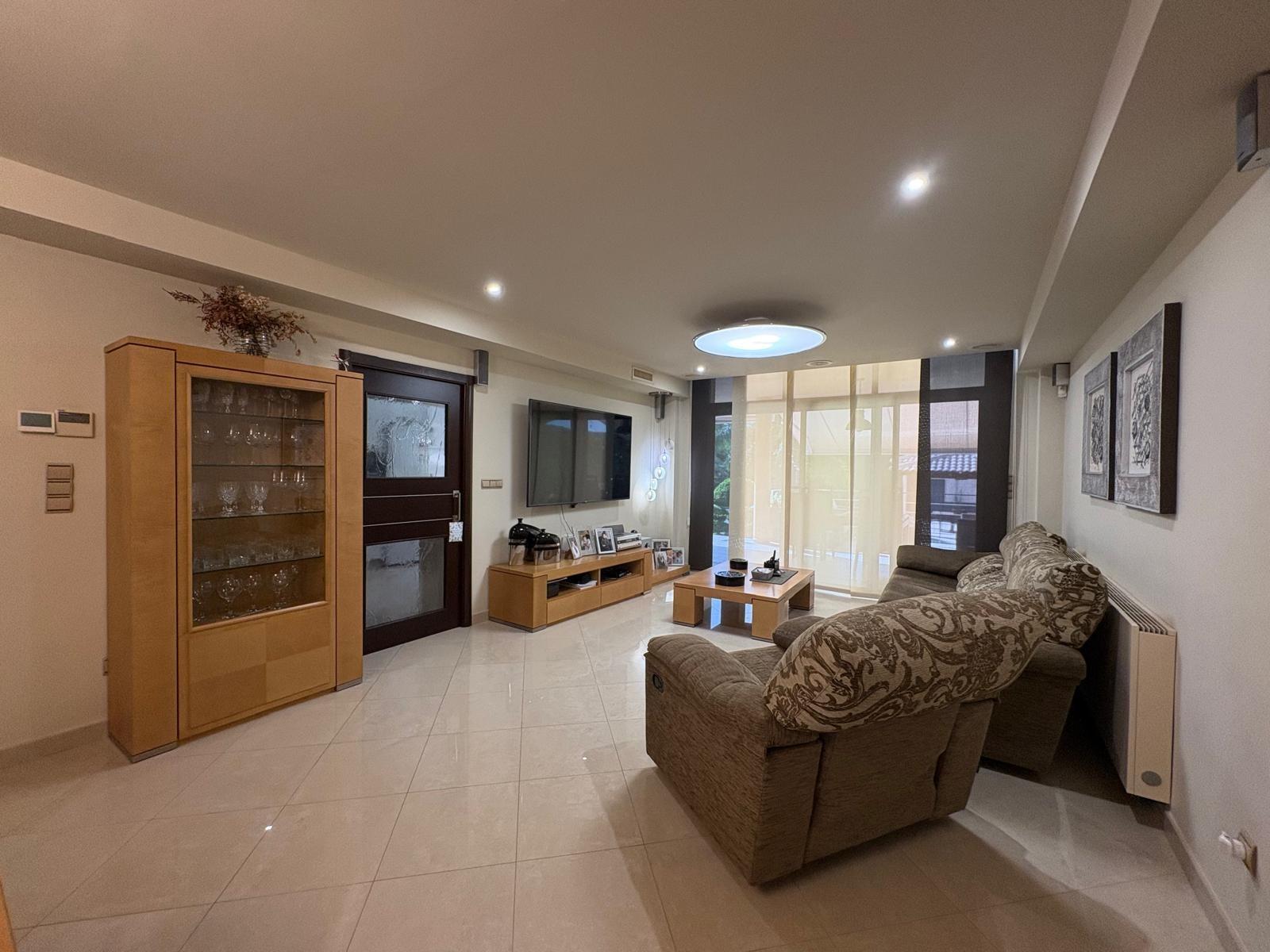 Villa for sale in La Pobla de Vallbona