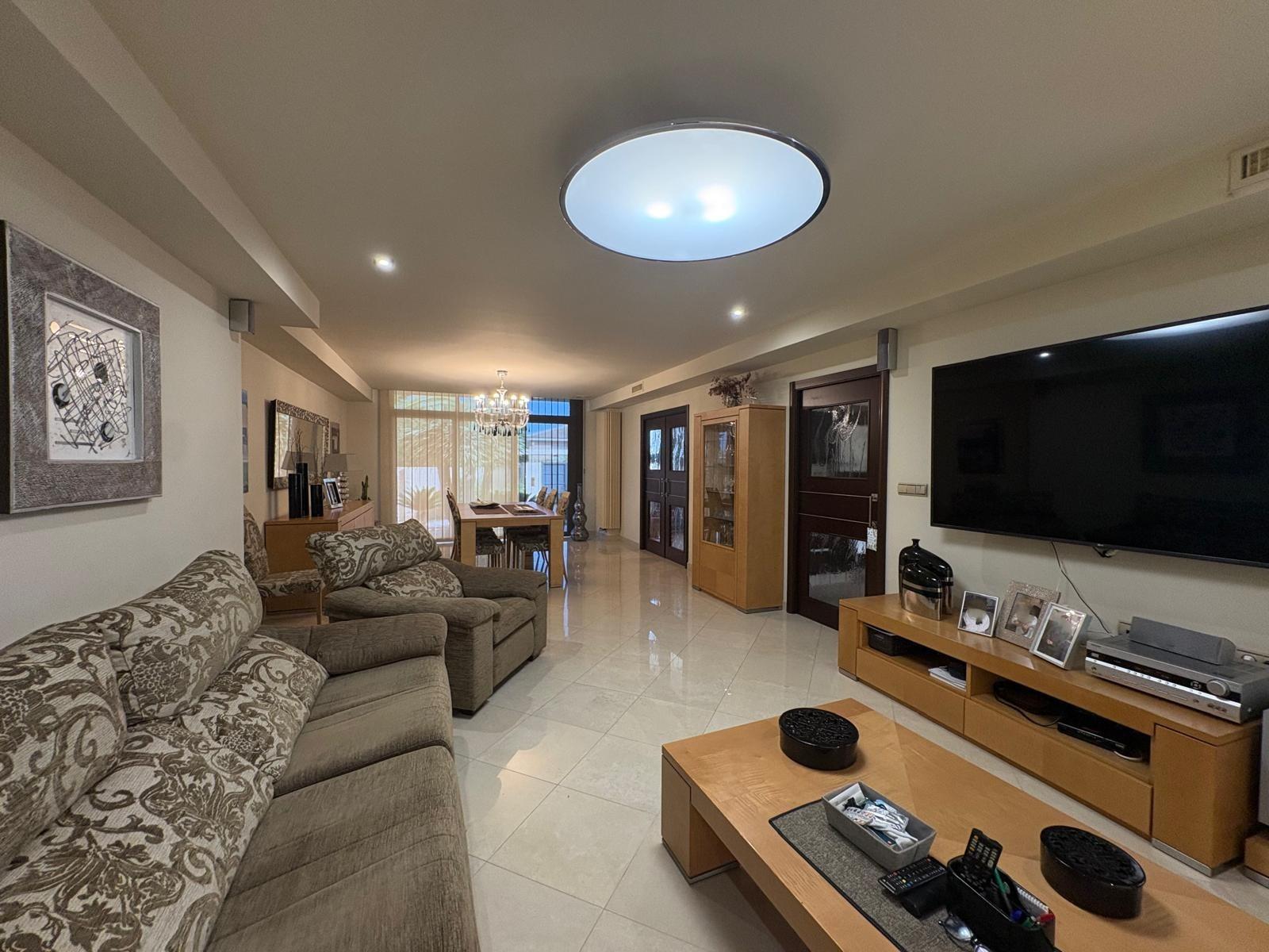 Villa for sale in La Pobla de Vallbona