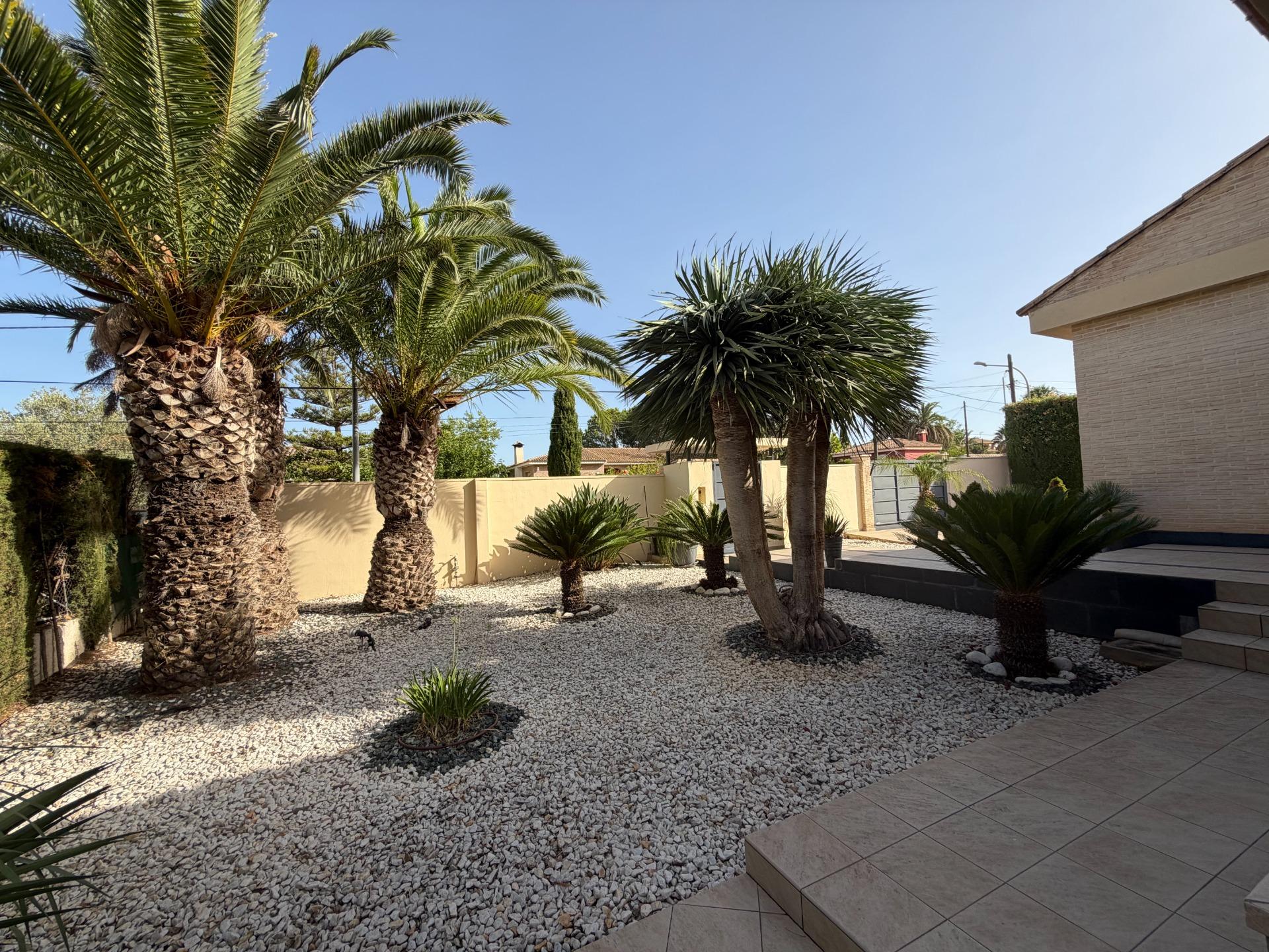 Villa for sale in La Pobla de Vallbona
