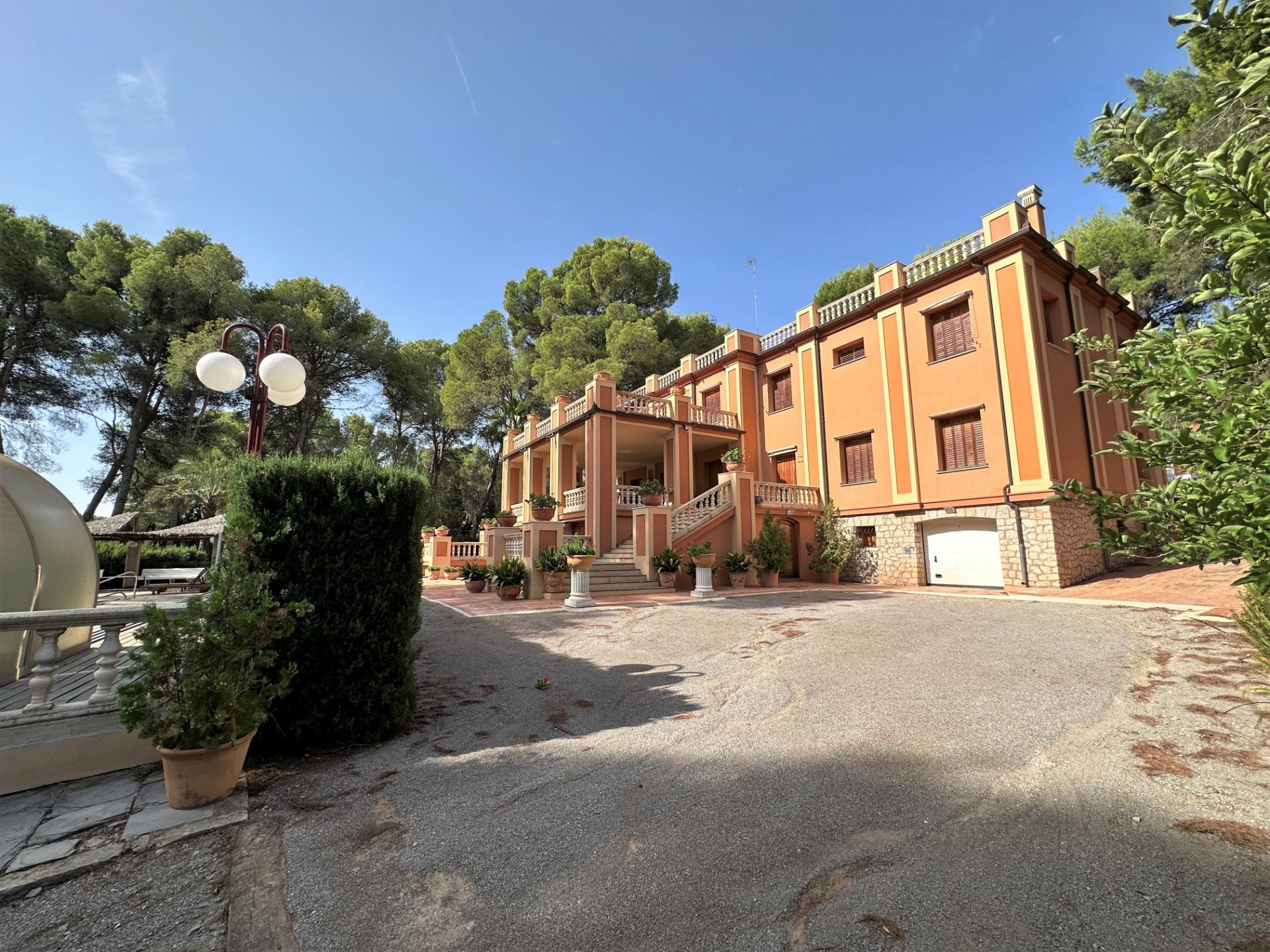 Villa for sale in Naquera