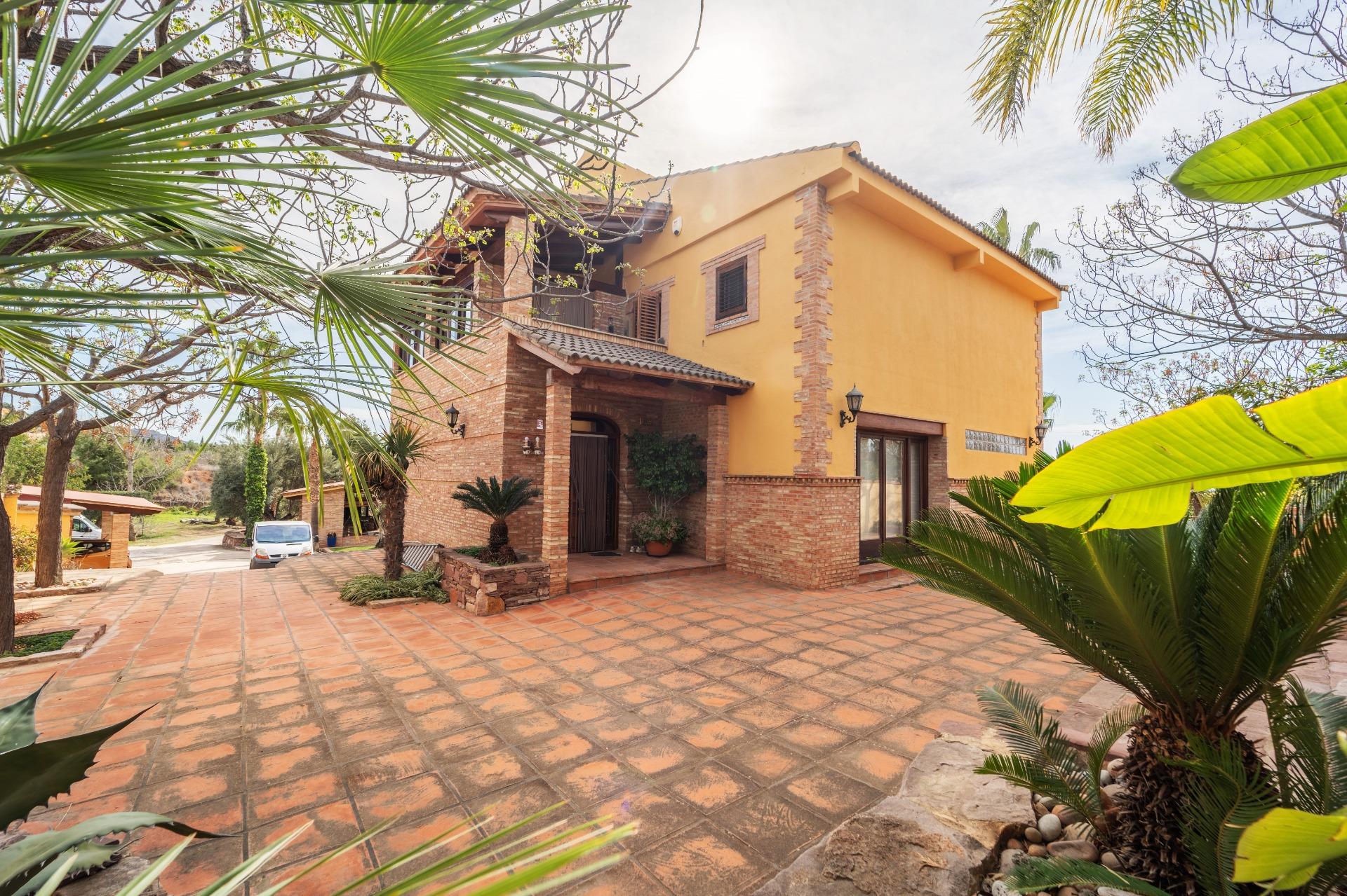 Villa for sale in Naquera