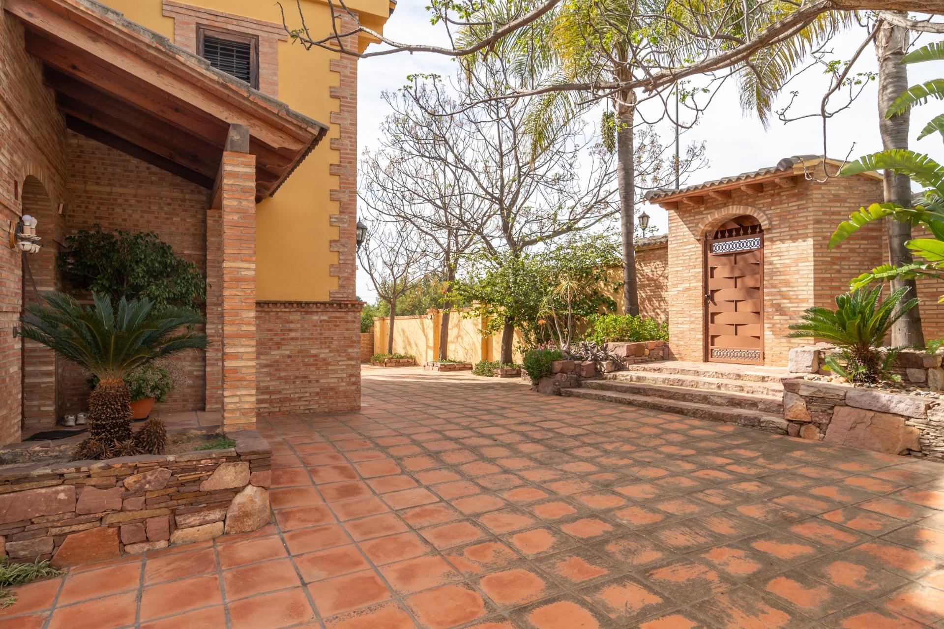 Villa for sale in Naquera