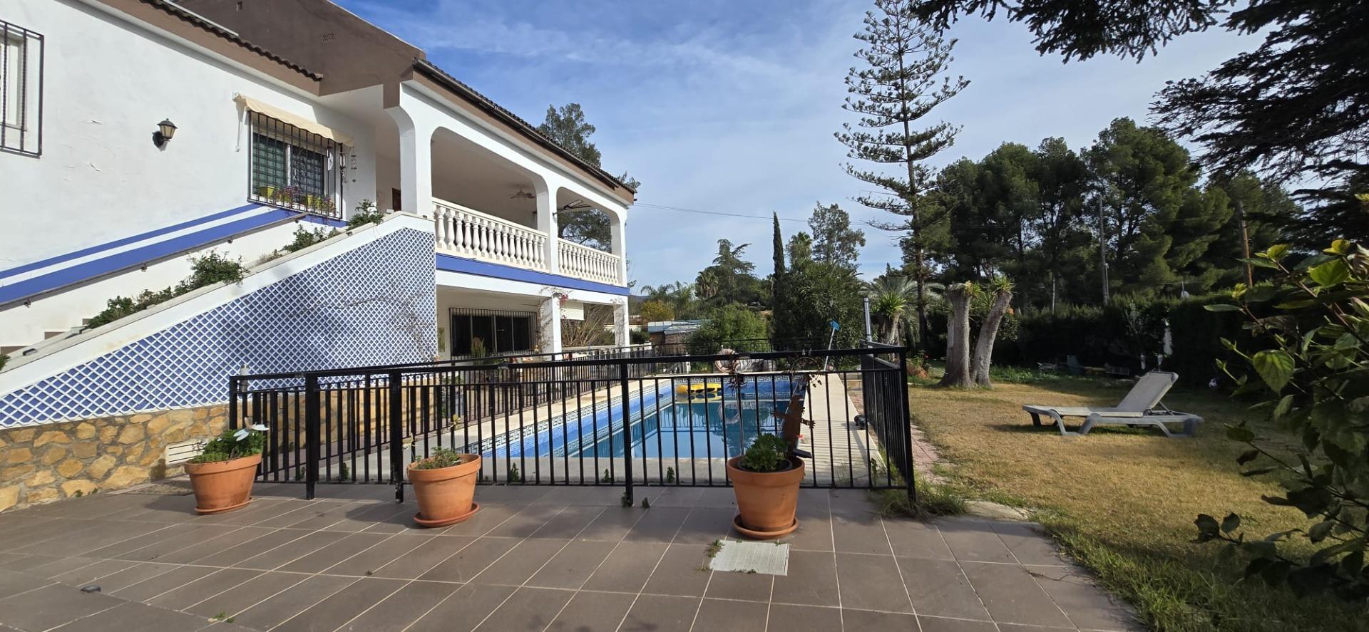 Villa for sale in Olocau