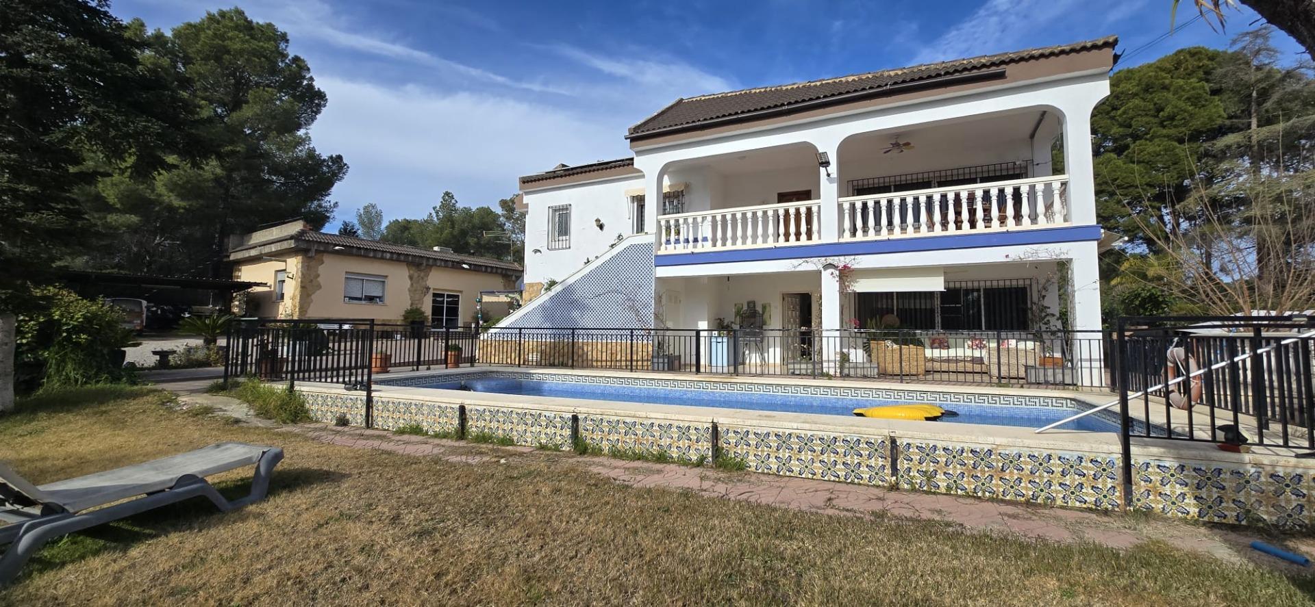 Villa for sale in Olocau