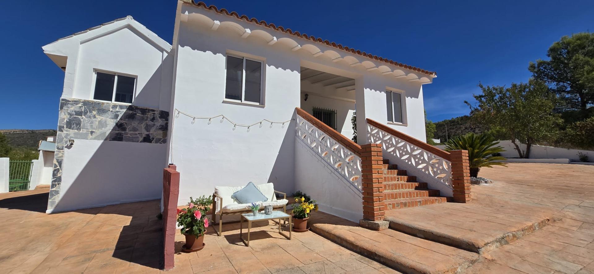 Villa for sale in Villar del Arzobispo