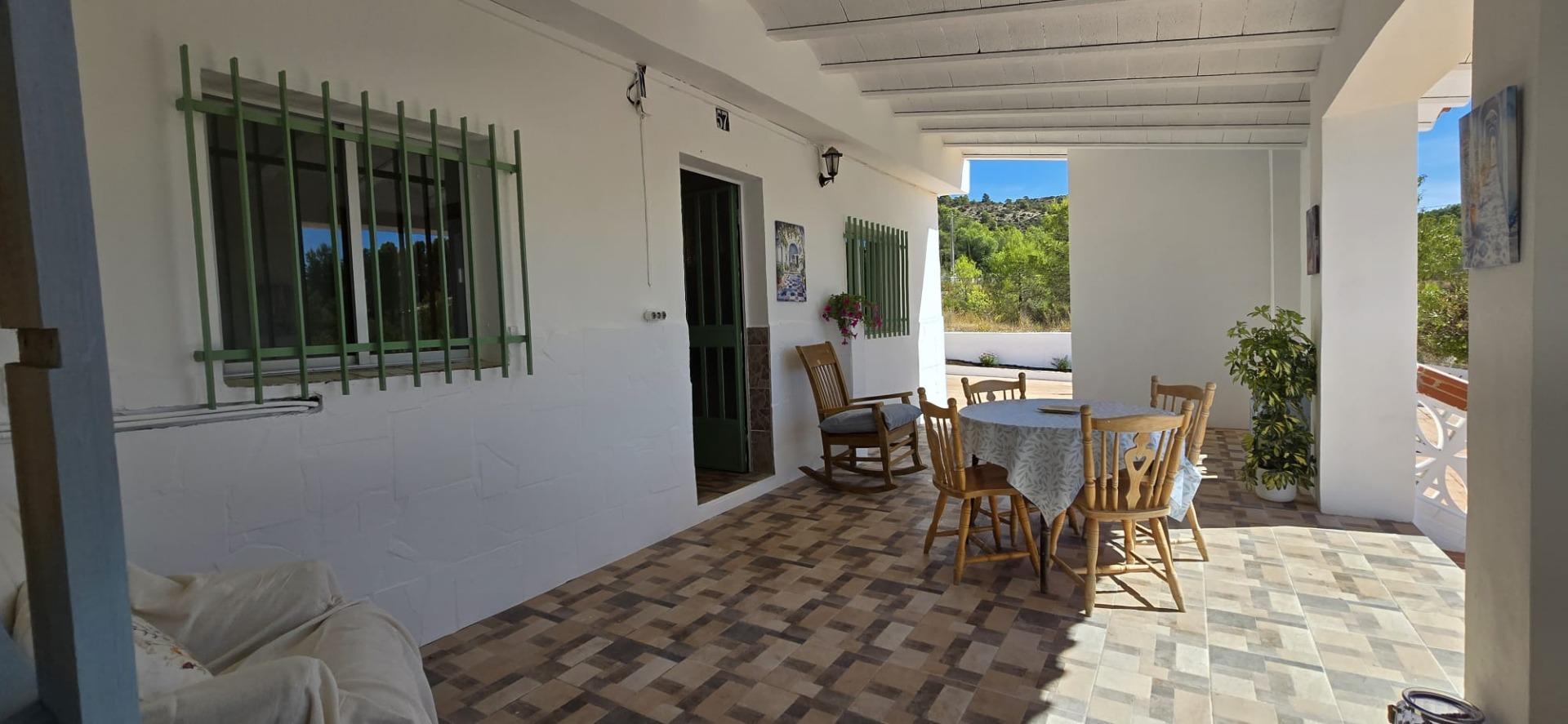 Villa for sale in Villar del Arzobispo