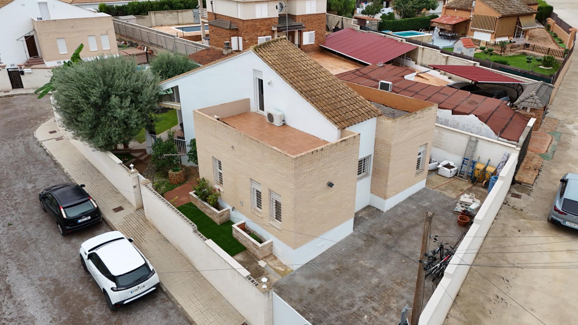 Villa for sale in La Pobla de Vallbona