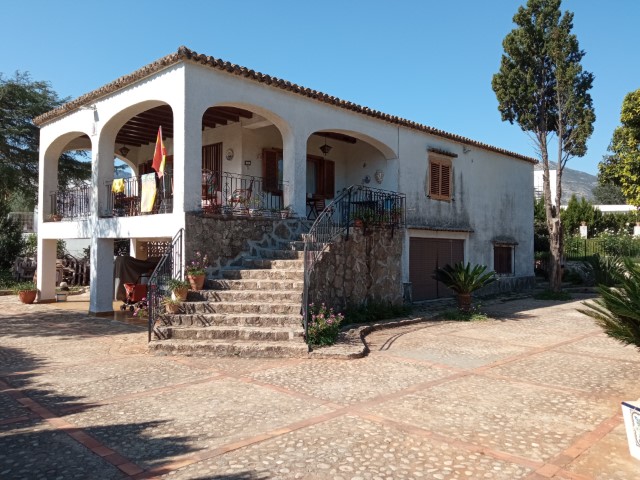 Villa for sale in Marxuquera Gandia