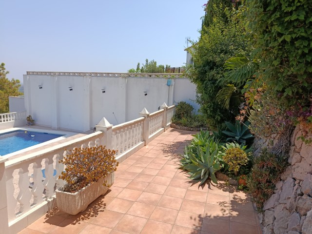 Villa for sale in Ador