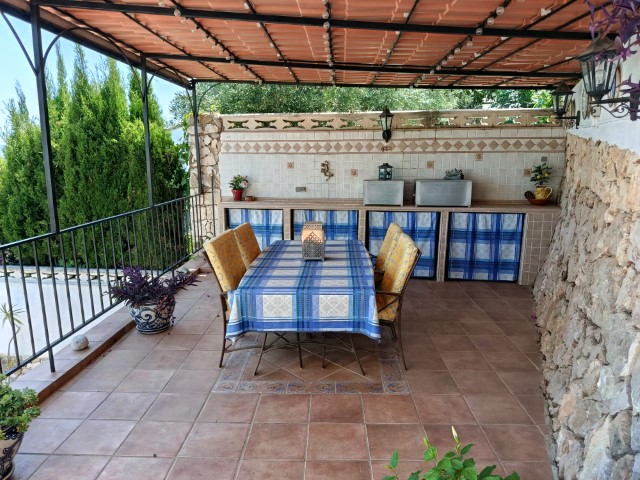 Villa for sale in Ador