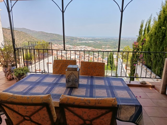 Villa for sale in Ador
