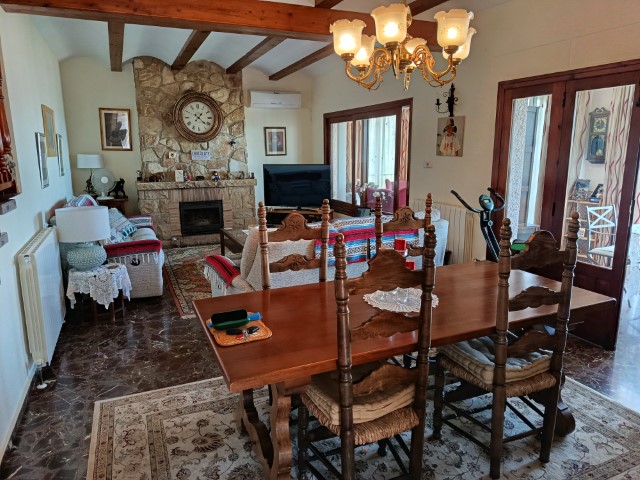 Villa for sale in Ador