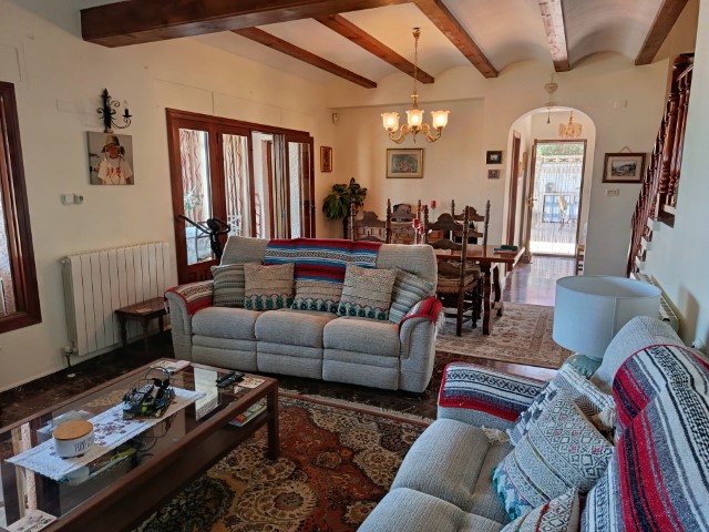 Villa for sale in Ador