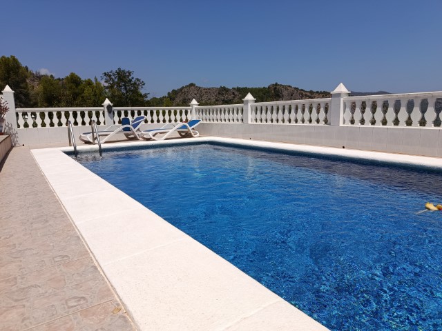 Villa for sale in Ador