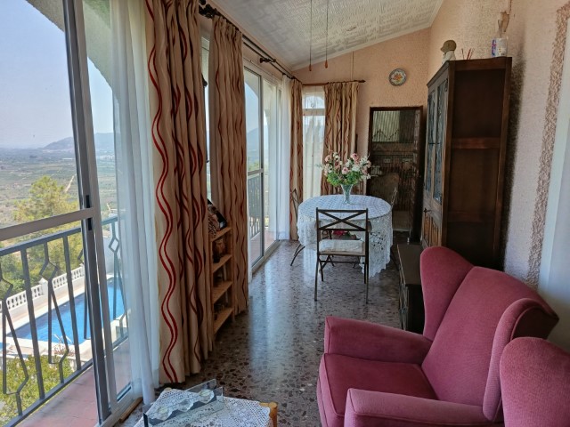 Villa for sale in Ador