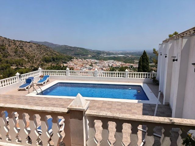Villa for sale in Ador