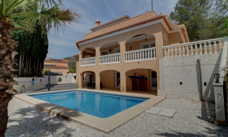 Villa for sale in La Drova